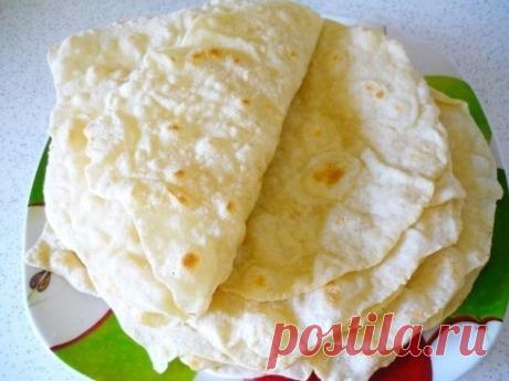 Я очень люблю ЛАВАШ. Но в магазине он не очень вкусный, долго искала 
рецепт, вот наконец то нашла. Теперь для меня не составляет особого 
труда нажарить лепёшек. 40 шт за 1 час. Вкуснотище , куда там 
магазинным. 
это рецепт 1 порции, я всегда готовлю 2 порции (40 шт) 

1 ч.л сухих дрожжей 
1 ч.л соли, 
0.5 ч.л сахара 
1 ст.л. масла растительного 
1 стакан теплой воды 
3 стакана муки. 

Замесить
тесто, оно получается мягкое, приятное и эластичное. Разделить на 20-16
шарик...