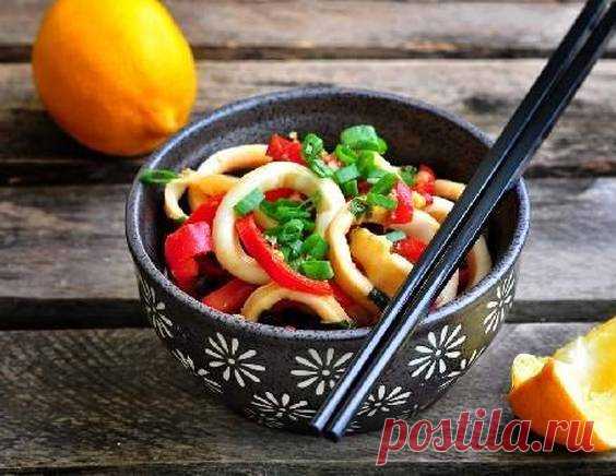 Простой салат с кальмарами - рецепт приготовления с фото от Maggi.ru