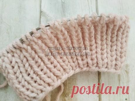 Теплая, объемная шапка спицами