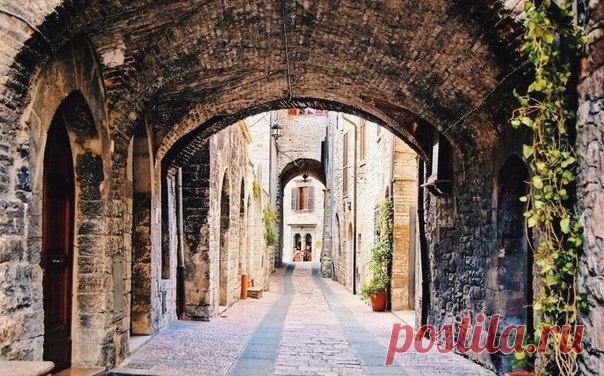 Ассизи — живописный городок в итальянском регионе Умбрия