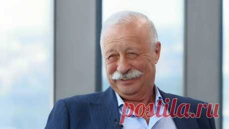 В гостях у Леонида Якубовича. Простая квартира до и после ремонта. Леонид Якубович со своей супругой показывают свою квартиру программе идеальный ремонт". На мой взгляд квартира выглядит весьма достойно, но супруги р"