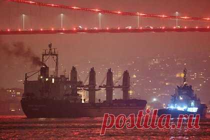 В Европе заявили о чрезмерном импорте украинской продукции. Министр сельского хозяйства и развития села Польши Чеслав Секерский заявил о чрезмерном импорте в страну продовольствия из Украины. Глава ведомства отметил, что из-за больших объемов поставок в Евросоюз товаров из этой страны местные производители вытесняются с рынков ЕС.