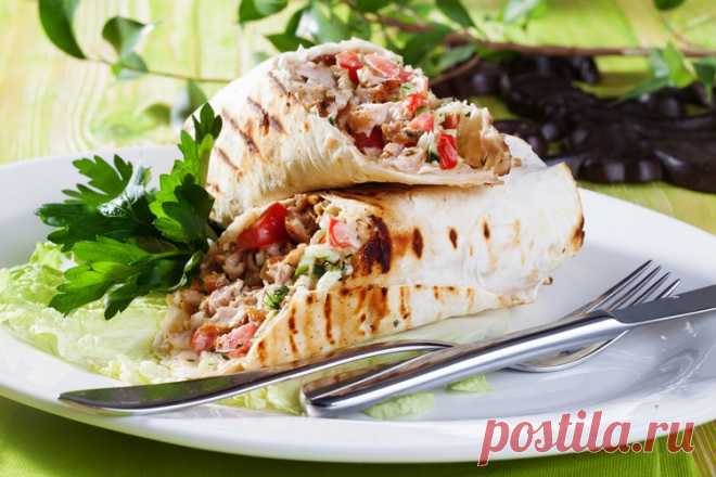 Идеальная шаурма с кефирным соусом Вкуснейшая домашняя шаурма с кефирным соусом.