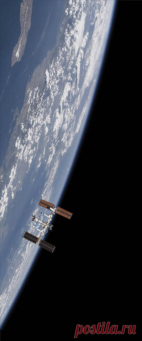 The International Space Station (ISS) aligned with Earth's curvature | Pinterest • Всемирный каталог идей