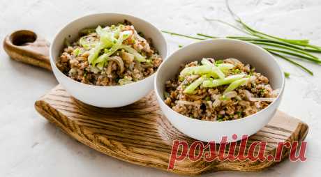 Гречка с жареным луком и свежим огурцом, пошаговый рецепт с фото