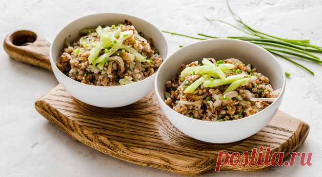Гречка с жареным луком и свежим огурцом, пошаговый рецепт с фото