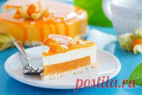 Tорт с хурмой и баварским муссом.