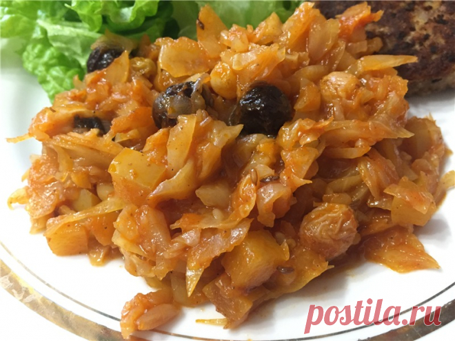 Капуста, тушеная с яблоками, изюмом и тмином : Вторые блюда