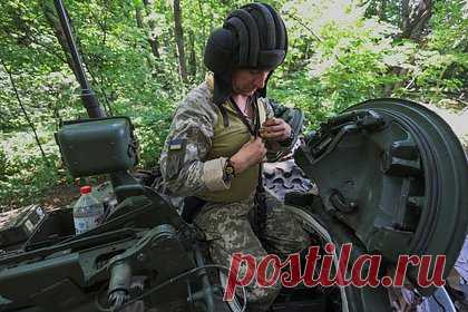 Украинские военные рассказали о новом направлении контрнаступления. Украинские военные готовятся к наступлению на юг по степной местности после разрушения Каховской ГЭС. По словам украинского военнослужащего, после прорыва ГЭС положение украинских войск на запорожском направлении усложнилось. Российской армии удалось перебросить подразделения к Васильевке и Токмаку.