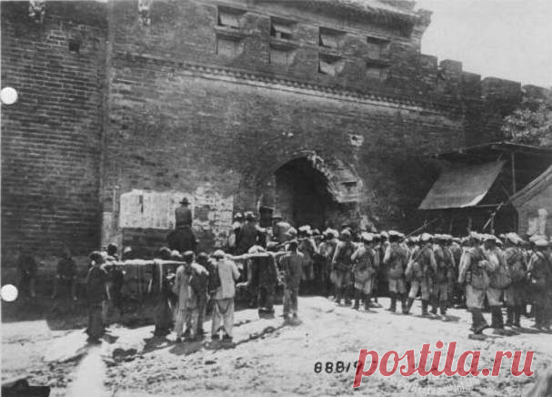 Первой войной Российской империи в XX веке стал поход в Китай, когда наши войска приняли участие в первой международной операции против регулярных китайских войск, восставших ихэтуаней и не подчинявшихся никому формирований на территории Маньчжурии.