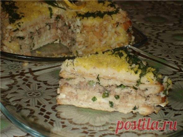 Салат-торт из консервов и крекеров подают как закуску | Новости на Gazeta.ua