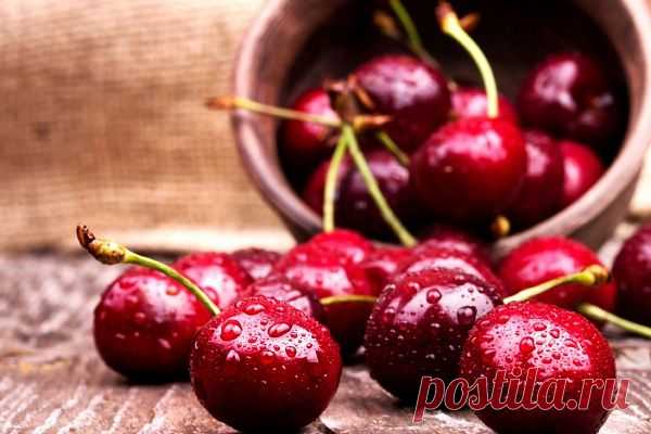 Самый простой способ вынуть косточку из вишни