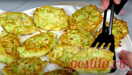 Я никогда не отжимаю кабачки, когда готовлю из них оладьи: рассказываю, что я делаю (мои оладьи всегда нежные и вкусные) | Кухня наизнанку | Яндекс Дзен