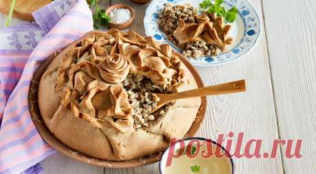 Татарская кухня. Татарская кухня богата традициями, заложенными еще во времена древнего государства Волжская Булгария. Современные татары – потомки булгар, одного из тюркских племен, проживающих вдоль двух больших рек ...