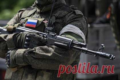 Российские штурмовики показали кадры боя за трассу на Часов Яр. Российские военные из бригады «Север V», входящей в состав Добровольческого штурмового корпуса (ДШК), продвинулись в направлении трассы, ведущей на Часов Яр. На кадрах видно, как бойцы одного из штурмовых отрядов оказывают огневую поддержку продвигающимся к опорному пункту бойцам российской армии.