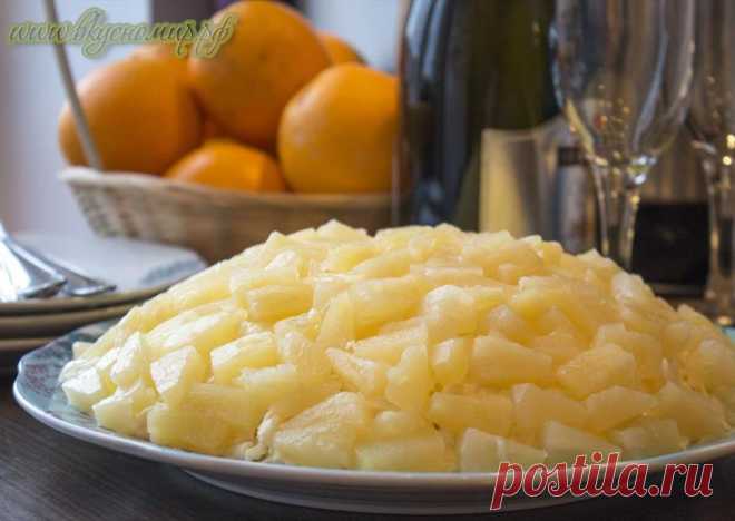 Салат с креветками и ананасами