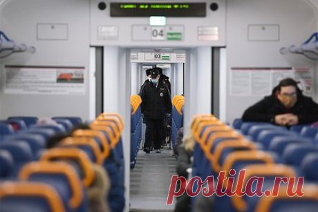 Под Петербургом напившегося до потери сознания третьеклассника сняли с поезда. Напившегося до потери сознания третьеклассника сняли с электрички в Ленинградской области. Инцидент произошел на пути из Санкт-Петербурга в Будогощь. В компании из пяти детей одному мальчику стало плохо. По прибытии в Кириши ребенка без сознания забрала скорая помощь. Остальные школьники разбежались.