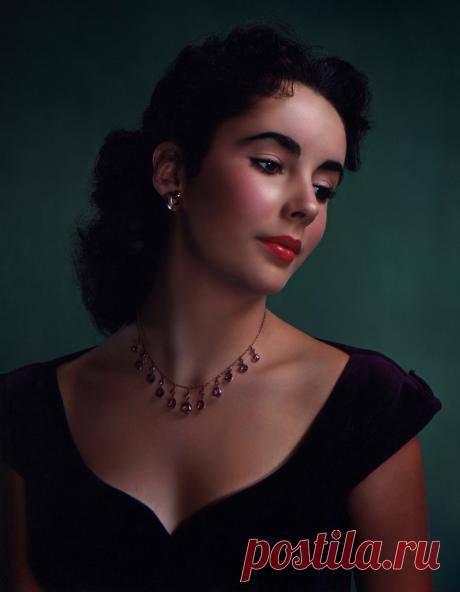 Elizabeth Taylor
.... Teenage Elizabeth Taylor, circa 1948