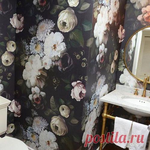 Обои в ванной: 25 креативных и ярких примеров