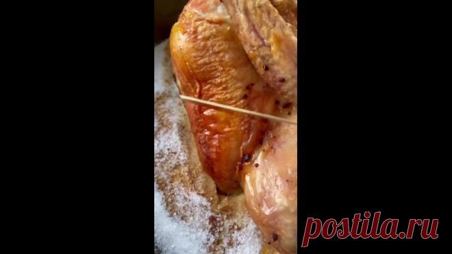 Сочное мясо и хрустящая корочка
⠀
В разогретую духовку при 190 на 1:40

Если понравился рецепт , оставь любую реакцию 
#курица