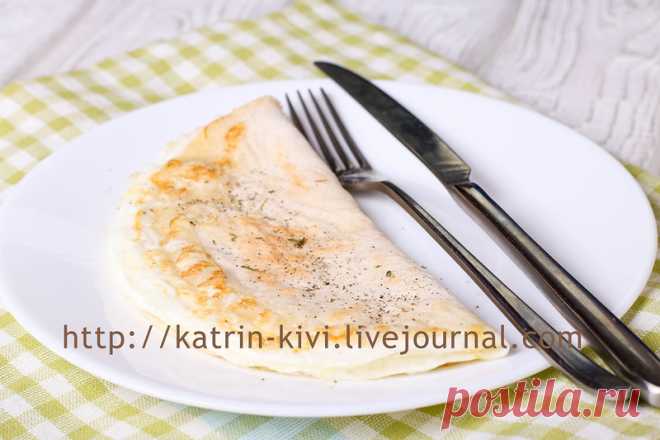 Омлет в лаваше. Оригинальная подача всеми любимого завтрака 
Доброе утро! Как вам такая идея приготовления омлета? Нам с мужем очень нравится!50 г лаваша 2 яйца 40 г сыра соль, перец по вкусуИз лаваша вырезать круги, согласно диаметру вашей сковородки. Сыр нат…