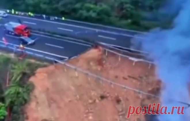Число погибших при обрушении автомагистрали в Китае достигло 36.