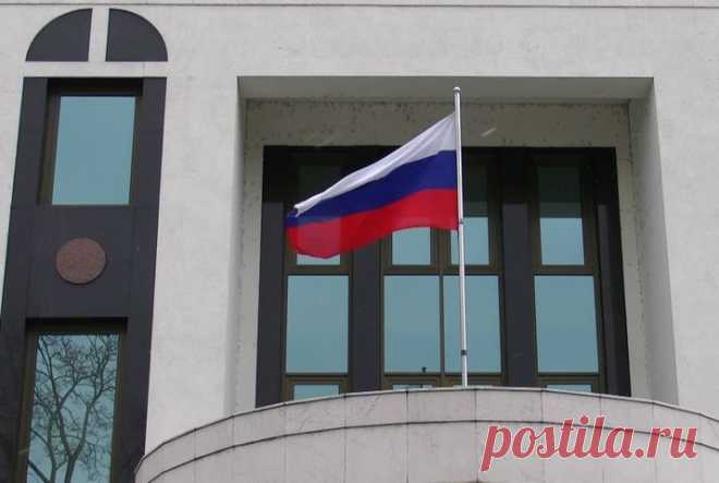 Как может помочь туристу консульство РФ?
