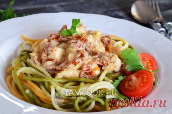 Спагетти с курицей в сливочном соусе