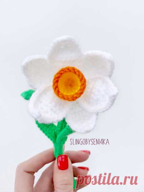 PDF Нарцисс крючком. FREE crochet pattern; Аmigurumi flower patterns. Амигуруми схемы и описания на русском. Вязаные игрушки и поделки своими руками #amimore - нарцисс, цветок, букет цветов к 8 марта, цветы, цветочки.