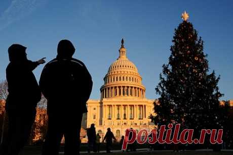 Конгресс США ушел на каникулы без пакета помощи для Украины. Конгресс США ушел на рождественские каникулы, не приняв пакет военной помощи для Украины. Авторы материала подчеркивают, что переговоры обеих партий продолжаются и, скорее всего, стороны придут к консенсусу. Однако Белым дом опасается, что Вашингтон может опоздать с выделением помощи, что негативно скажется на ВСУ.
