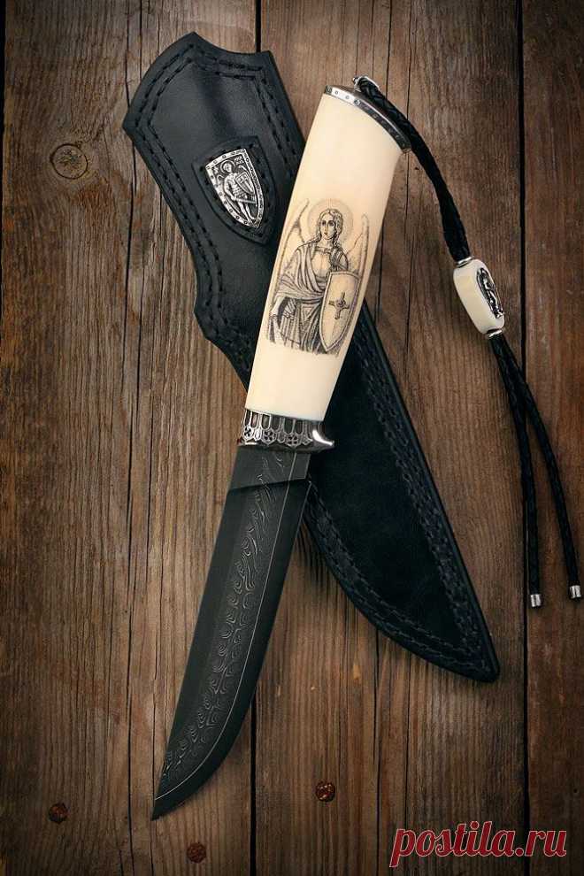 Нож финский. Дамасская сталь. Рог. Скримшоу. Архангел.