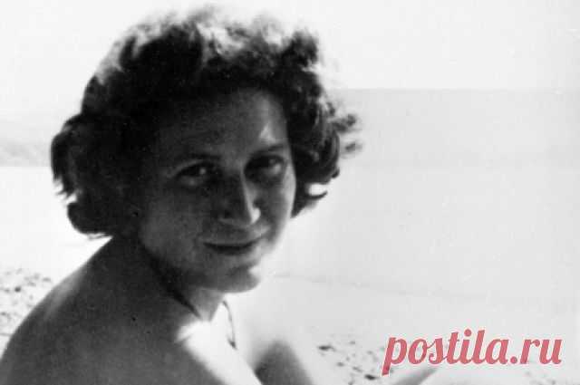 Меня не угнетает, что я дочь Сталина. Зачем Светлана Аллилуева бежала в США 28 февраля 1926 года родилась дочь советского вождя Иосифа Сталина Светлана Аллилуева.