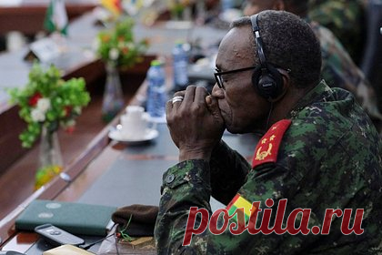 Переговоры делегации ЭКОВАС с мятежниками в Нигере провалились. Переговоры между делегацией государств Экономического сообщества стран Западной Африки (ЭКОВАС) и мятежниками, захватившими власть в Нигере, провалились. Переговоры длились около двух часов, но не привели к желаемому результату — мятежники отказались восстанавливать в должности президента страны Мохамеда Базума.
