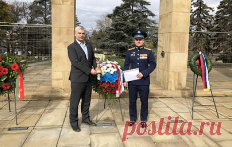 Посольство России передало сербским исследователям исторические документы времен ВОВ. Церемония передачи прошла в рамках торжественного мероприятия, посвященного Дню защитника Отечества в Парке освободителей Белграда, где похоронены солдаты Красной армии и югославские партизаны