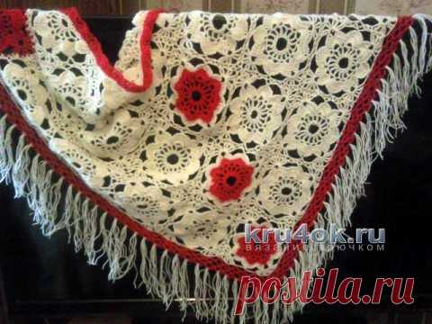 Шаль крючком из мотивов. Работа Маргариты