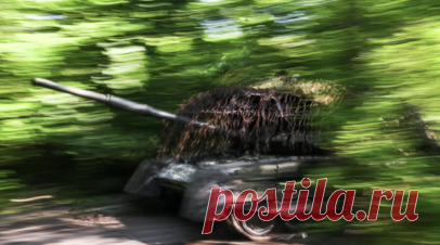 Боец Столичный рассказал об организации круговой защиты танка от БПЛА. Российские танкисты организовывают круговую оборону танка при помощи сеток и лесок и маскируют технику под деревьями для борьбы с беспилотниками ВСУ. Читать далее