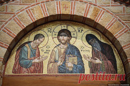 Святой, чья молитва рассекала камень Преподобный Арсений Каппадокийский (1840–1924) Монах на коне Преподобный Арсений (в миру Феодор) родился в селении Фарасы в Каппадокии (Малая Азия). Ребенок рано лишился родителей. Как-то Феодор со старшим братом переходили небольшую реку, и малыш...