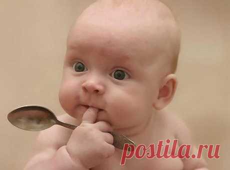 ▻ У меня сын родился!
▻ О, поздравляю! И на кого похож?
▻ На меня, пьяного.
▻ Это как?
▻ Орёт на всех и баб за сиськи хватает...
