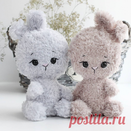 Зайка крючком из фантазийной пряжи