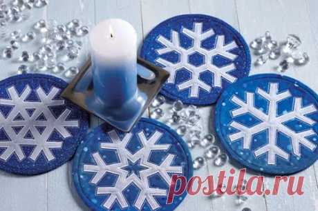 White Christmas Mini Mats Pattern Download Enjoy the White Christmas Mini Mats digital pattern from Quilting CelebrationJust like snowflakes, no two of these wintry mini mats are alike.