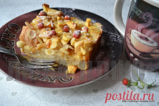 Шарлотка с яблоками и хлебом - Рецепт с фото