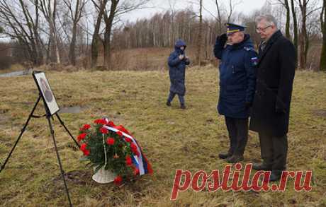 Церемония памяти генерала Черняховского прошла в Польше на месте снесенного памятника. По словам посла РФ, согласно данным последней инвентаризации памятников Красной армии в Польше, из 561 памятника из перечня за 1997 год в нетронутом виде на месте и с соответствующими надписями оставалось 112