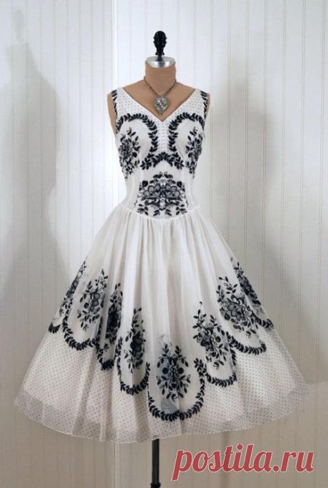 Найдено на сайте omgthatdress.tumblr.com.