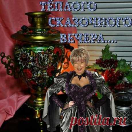 Говорят, как Новый встретишь
Год, так весь и проведешь.
Далеко ль тогда уедешь,
Если знаешь, чего ждешь?

Год смотреть на телевизор,
Год готовить, ложки мыть,
С головною болью, с носом сизым,
С крошками в бровях ходить...

Ну уж нет! Забыты нами
И ТВ, и оливье...
Лучше с лучшими друзьями
Целый год бухать в кафе!
Автор: Буеракова Юлия
© https://pozdrav.a-angel.ru/prazdniki/prikolnye-stihi-k-novomu-godu.html