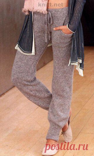 Вязаные спицами брюки .