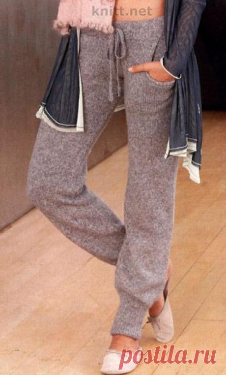 Вязаные спицами брюки .