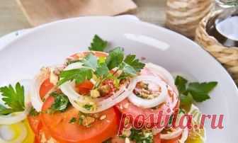 Закуска из помидоров с чесноком и орехами: пошаговый рецепт