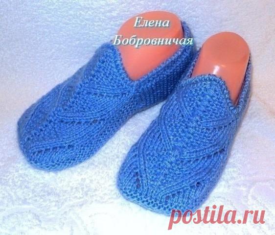 ​Тапочки с ажурной вставкой Тапочки с ажурной вставкойСегодня делюсь схемой для уютных тапочек с красивой ажурной вставкой. Получается очень оригинально и, судя по вашим отзывам, не так уж и сложно Мне очень нравится, как получается, прямо чудо какое-тоНачнем с набора петель. Нам понадобится 23 петли.1 ряд:...