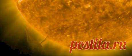 Уфологи нашли заправляющийся солнечной плазмой НЛО Любители поиска Неопознанных летающих объектов (НЛО) и загадочных явлений обнаружили на видеозаписи NASA странную сферу вблизи Солнца, которая, по их мнению, является кораблем пришельцев, заправляющим…