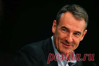 Экс-главу BP лишили миллионов фунтов за ложь совету директоров. Экс-глава компании британской нефтегазовой компании BP Бернард Луни лишился выплат в размере 32,4 миллиона фунтов стерлингов (40,6 миллиона долларов) после отставки за ложь совету директоров. В сентябре 53-летний Луни был вынужден уйти с поста, так как не раскрыл полностью детали прошлых личных отношений с коллегами.